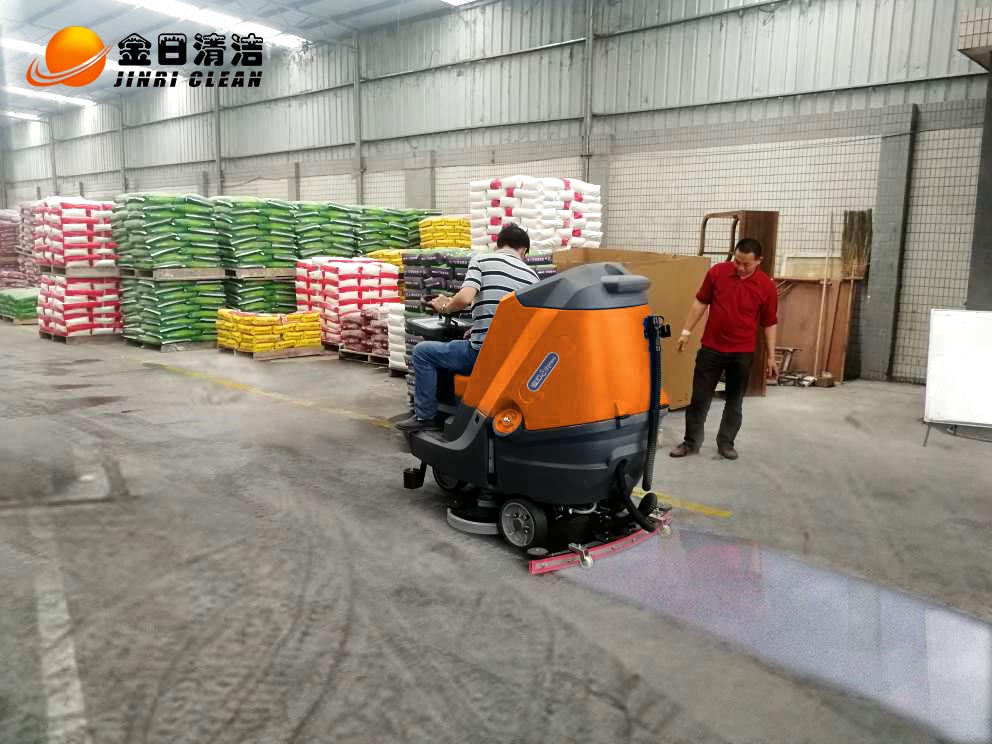 大型洗地机适合什么样的场所用？买对了才是真的省